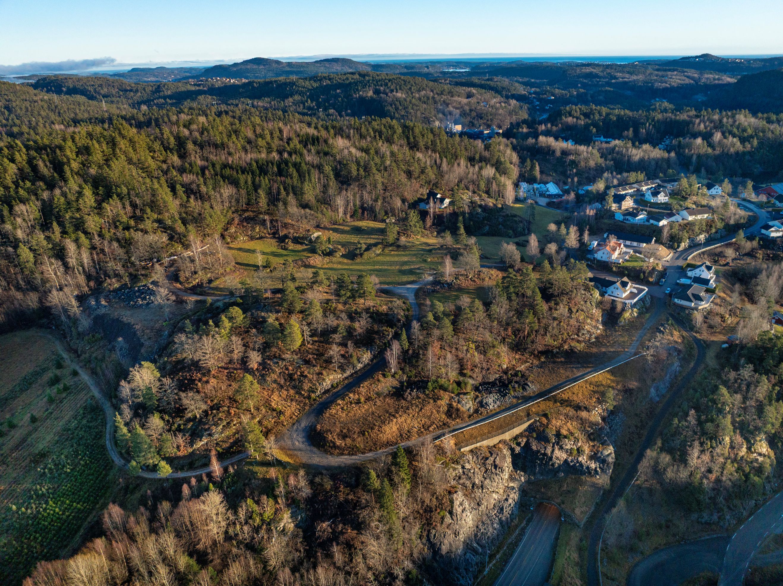 Høyt og fritt beliggende tomt med vestvendt solrik utsikt