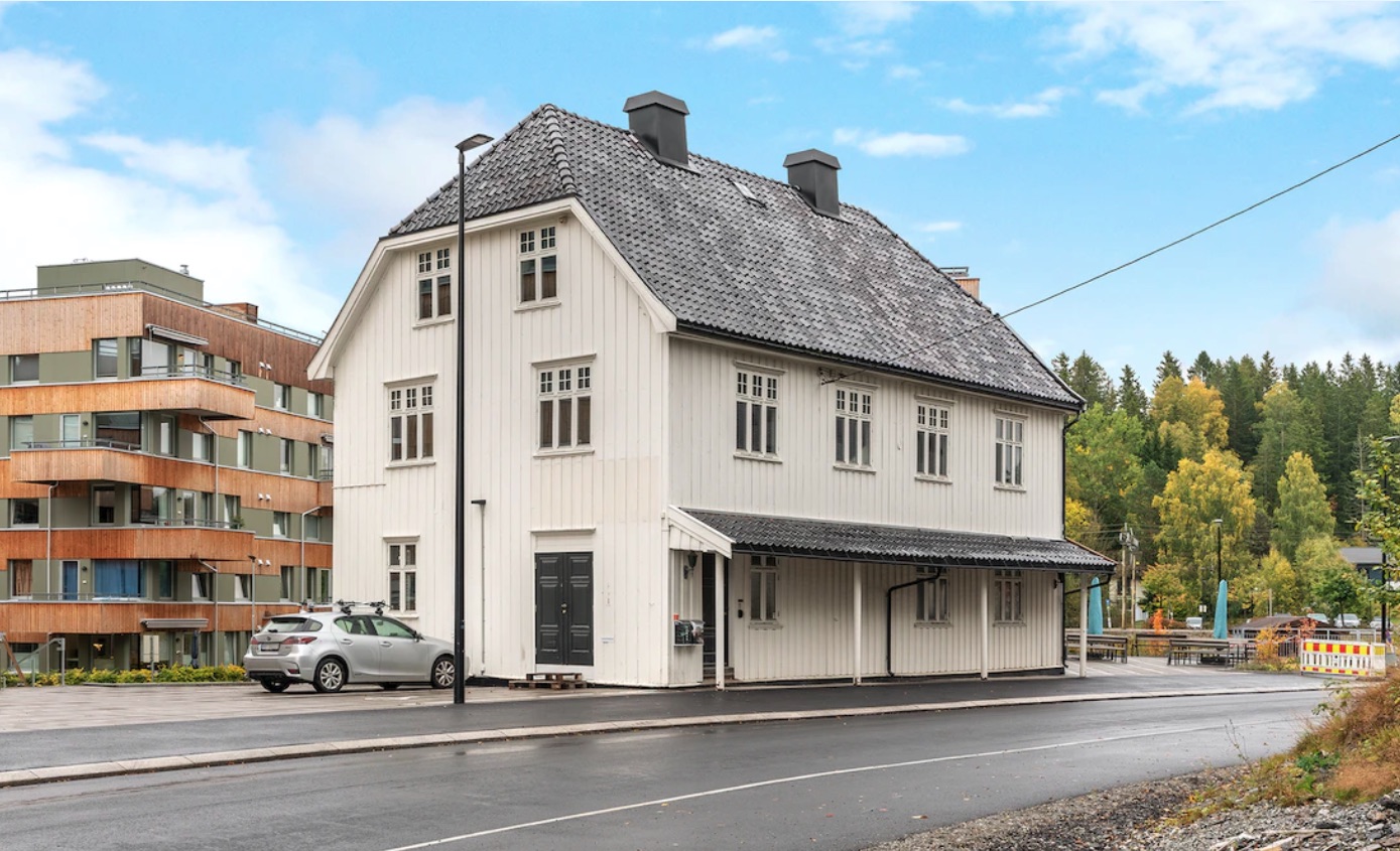 Betydelig ombygd bygård med 4 leiligheter og næringslokale på gateplan. – bilde 2
