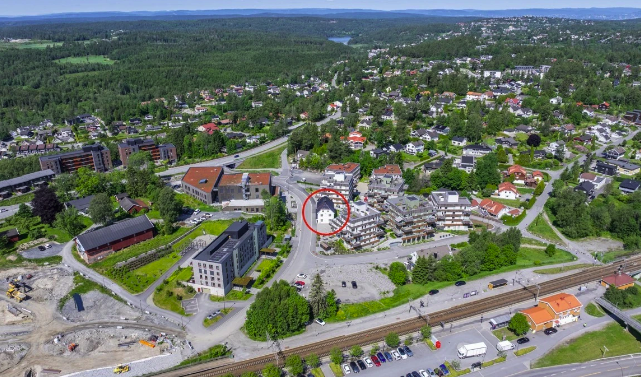 Betydelig ombygd bygård med 4 leiligheter og næringslokale på gateplan. – bilde 11
