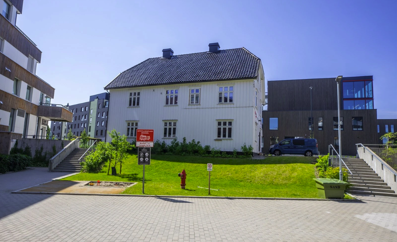 Betydelig ombygd bygård med 4 leiligheter og næringslokale på gateplan. – bilde 12