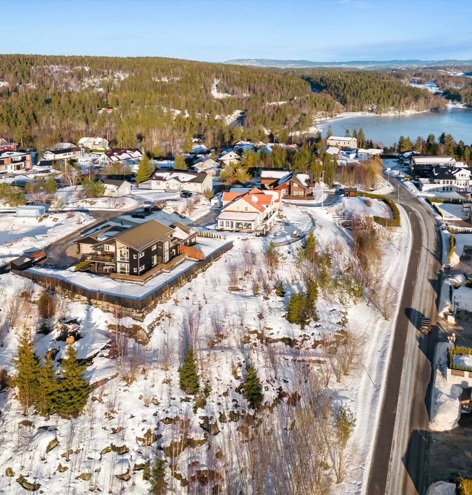 Investorvennlig nybygget enebolig med utleiedel sentralt på Vinterbro! Nærhet til Tusenfryd, Bunnefjorden og Gjersjøen. Flott utsikt og gunstig plassering nær E6 og E18, med kort vei til Oslo. – bilde 3