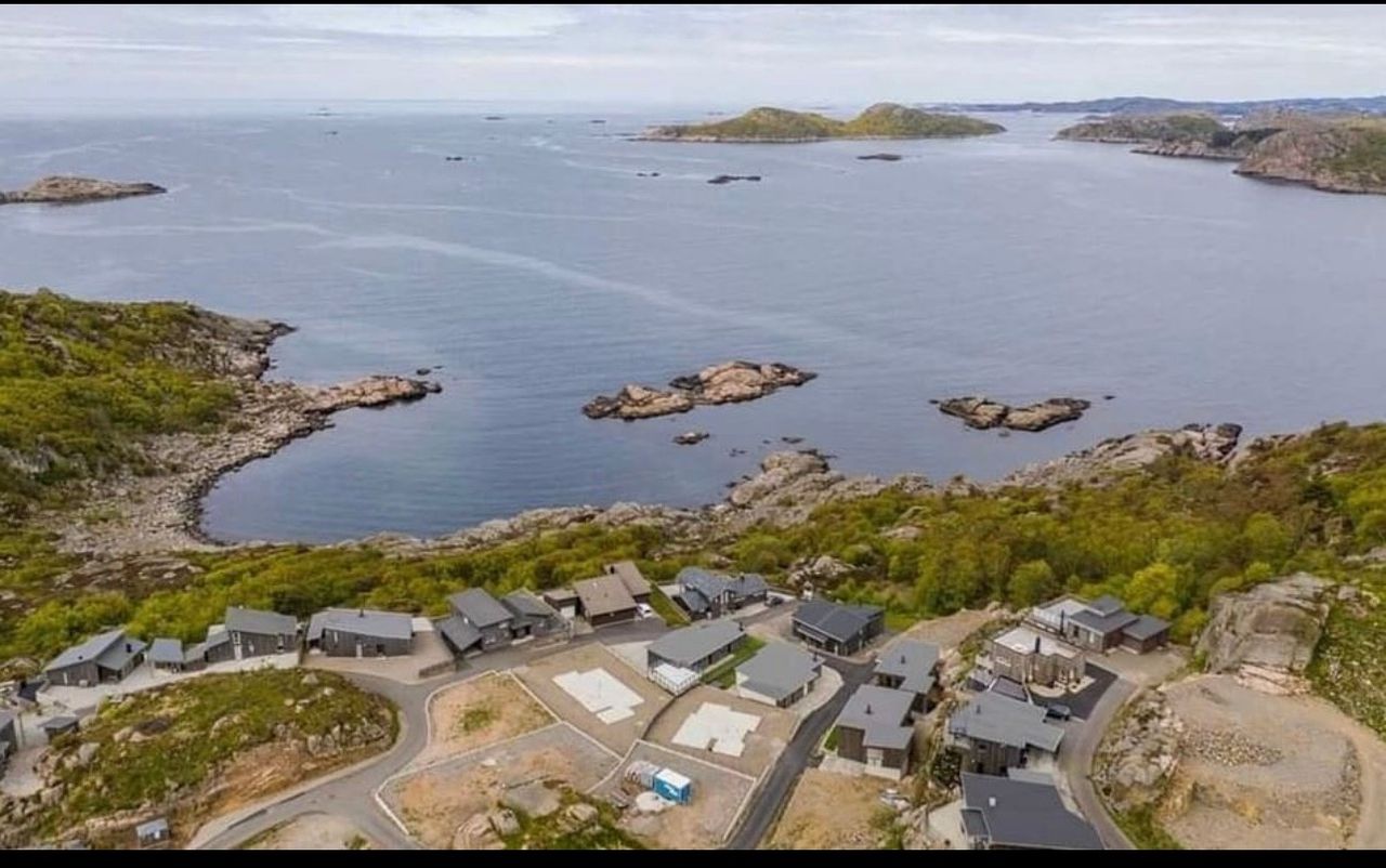 Investere i drømme hytter på Hausvikstranda i Lyngdal? Nå kan du sikre deg ditt eget investeringsobjekt ved sjøen i Lyngdal. Hytter på 50/​90 kvm for salg. En hytte er reservert🥳 – bilde 2