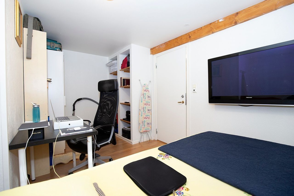 Stor bolig med to leiligheter ink. tretten hybler, i et attraktiv eneboligstrøk på Nardo – bilde 5