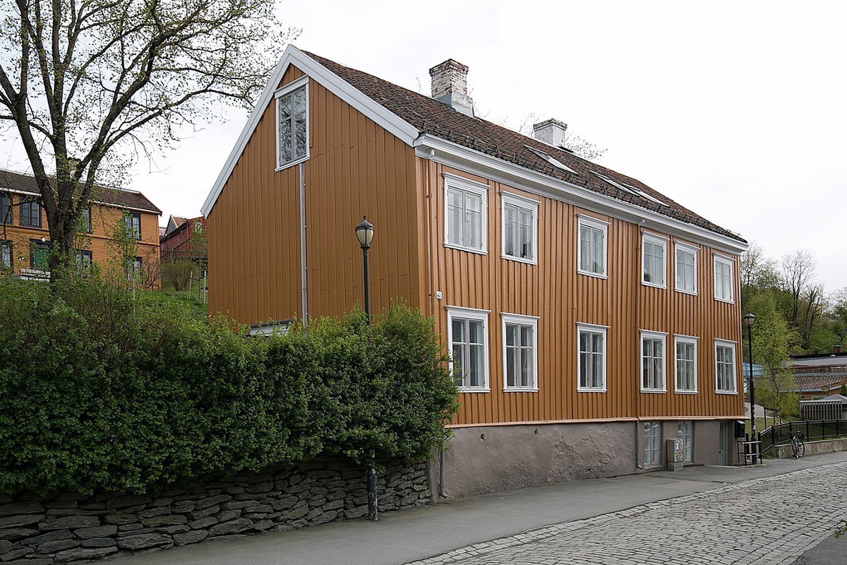 Sjarmerende flermannsbolig med seks leiligheter på idylliske Bakklandet – bilde 1