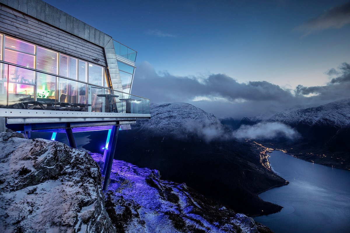 Hel tomannsbolig | Idyllisk i Stryn | Over 700,000kr årlig leieinntekter – bilde 1