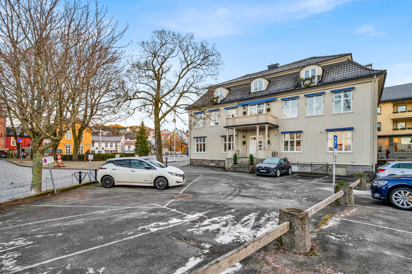 Drøbak sentrum – 2 næringslokaler ved Torget. Meget gode eksponering i 1.etasje. 4 parkeringsplasser. – bilde 3