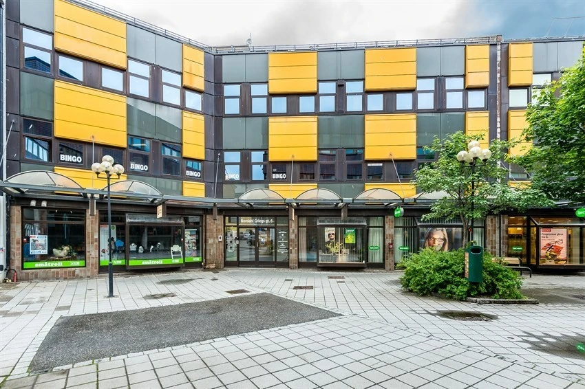 Svært attraktive næringslokaler midt i sentrum i toppetasje m/​fantastisk utsikt og herlig lysinngang. 2stk p-plasser. – bilde 3
