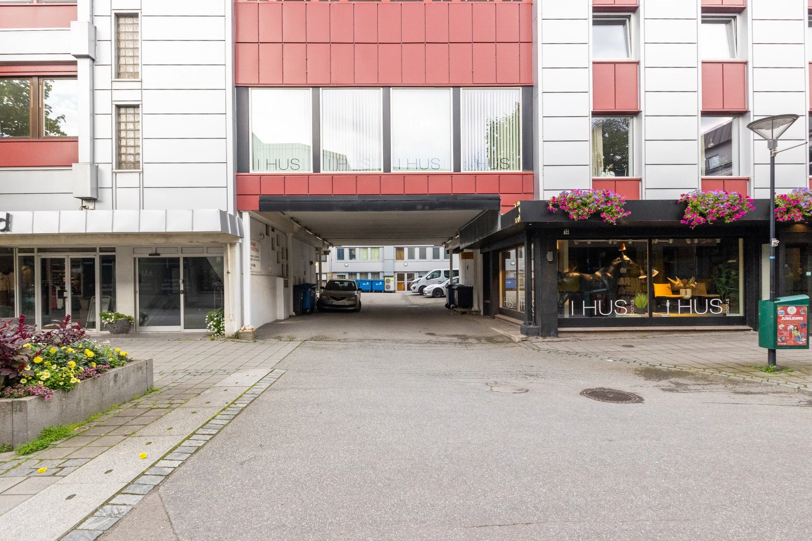 Svært attraktive næringslokaler midt i sentrum i toppetasje m/​fantastisk utsikt og herlig lysinngang. 2stk p-plasser. – bilde 8