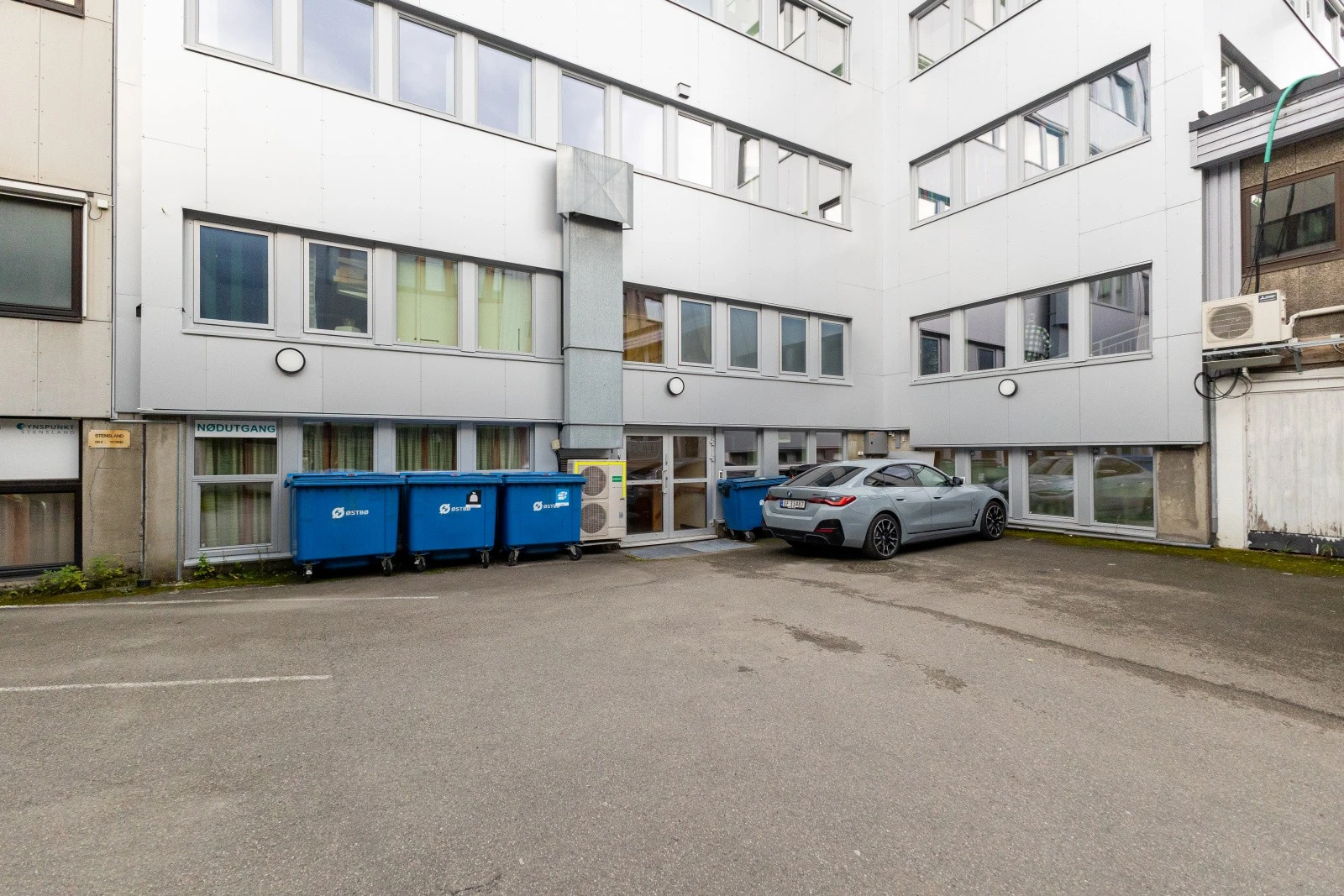 Svært attraktive næringslokaler midt i sentrum i toppetasje m/​fantastisk utsikt og herlig lysinngang. 2stk p-plasser. – bilde 9