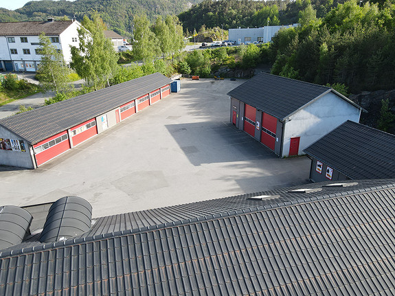 Attraktiv næringseiendom (5.943kvm) med kombinasjonsbygg, 8 utleieenheter og stort uteareal.på Trøngsla - Flekkefjord. – bilde 4