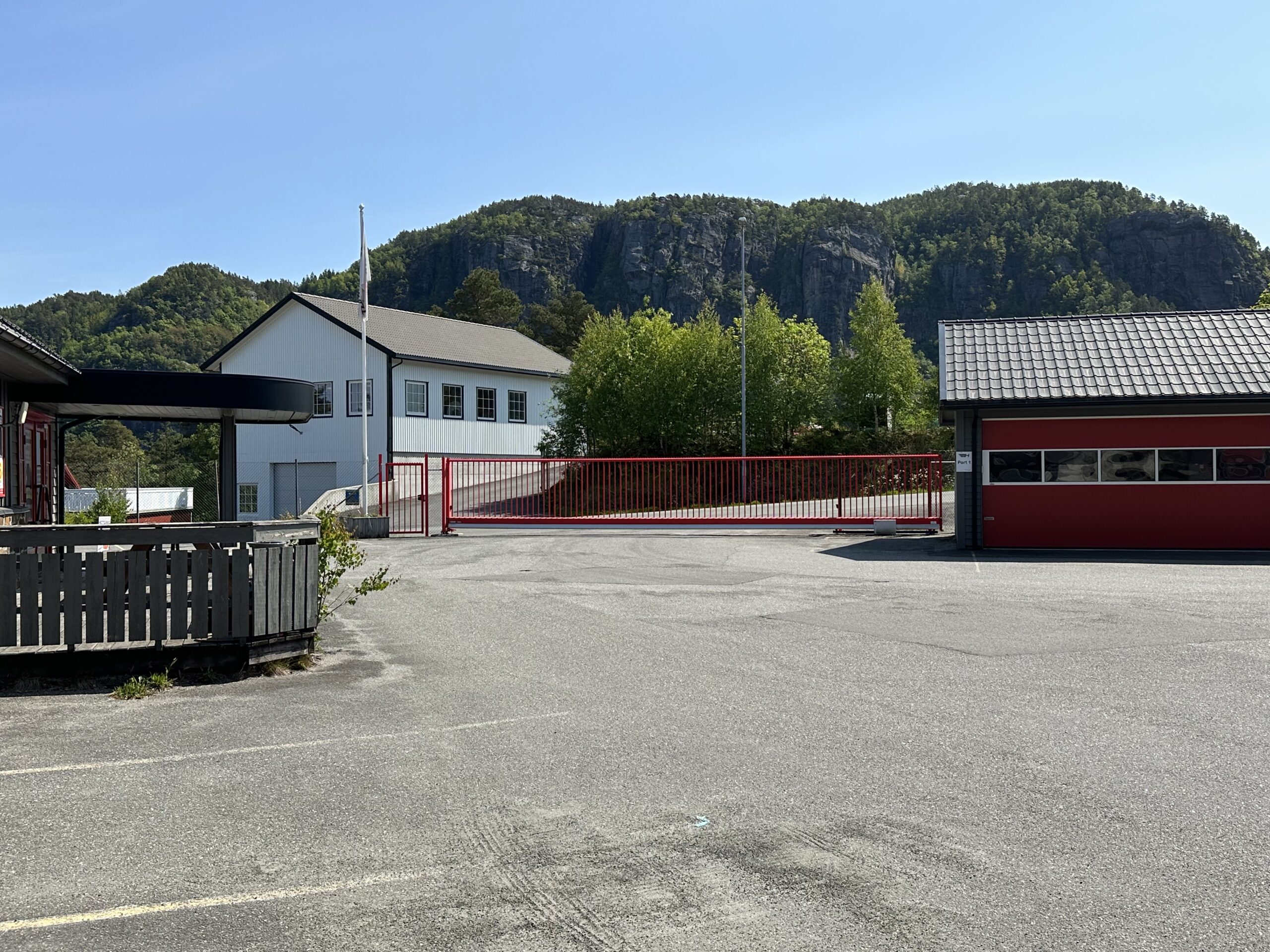 Attraktiv næringseiendom (5.943kvm) med kombinasjonsbygg, 8 utleieenheter og stort uteareal.på Trøngsla - Flekkefjord. – bilde 5