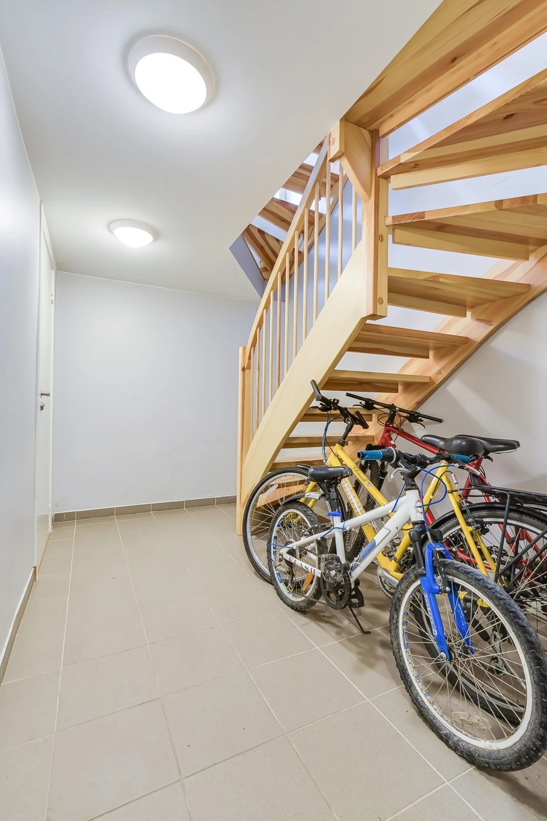 Salg av AS - Sentral, hel tomannsbolig, rehabilitert i 2018 - Tilrettelagt utleie med 4 leiligheter og hybel – bilde 2