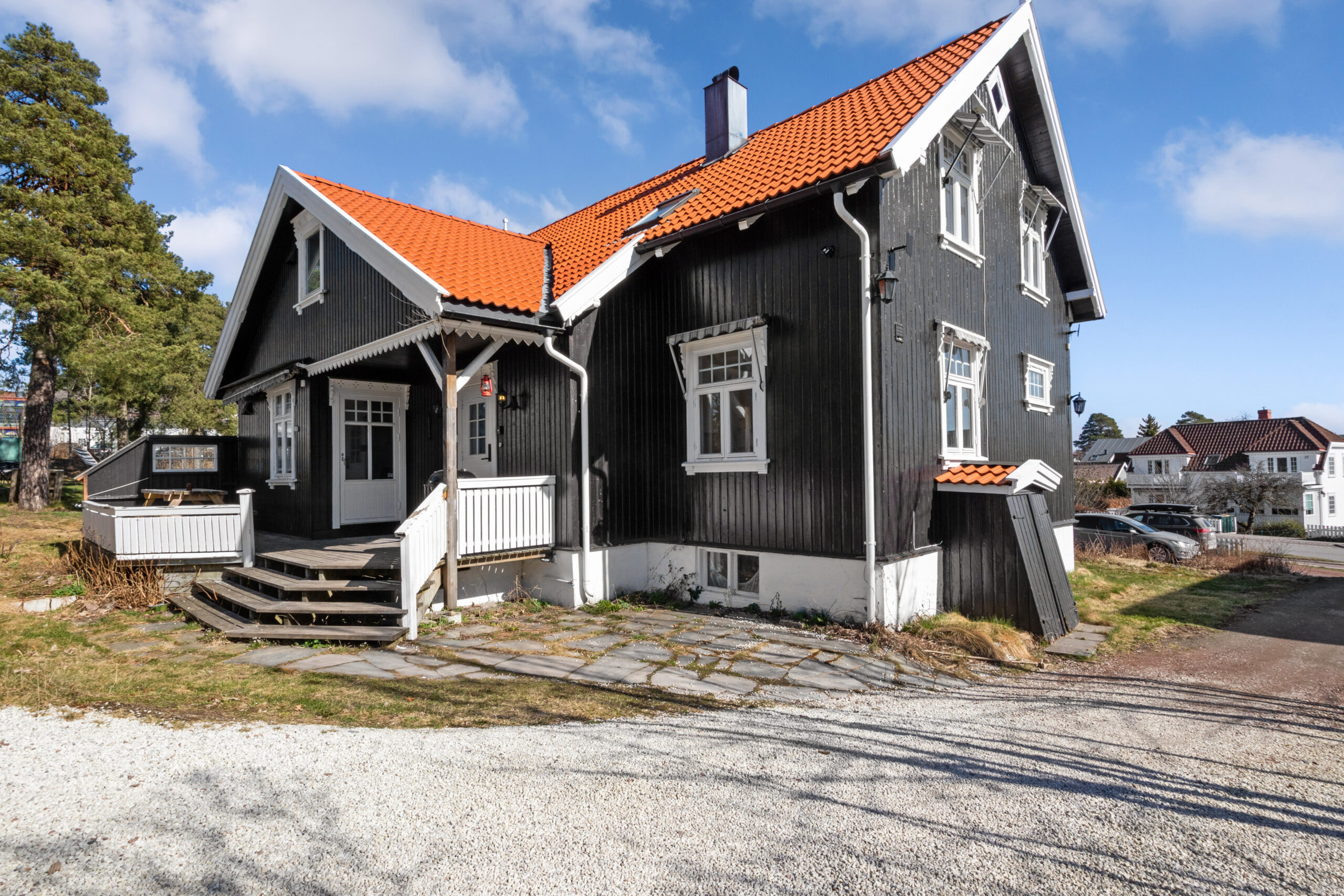 Bolig sentralt på Eik med 7 soverom – bilde 2