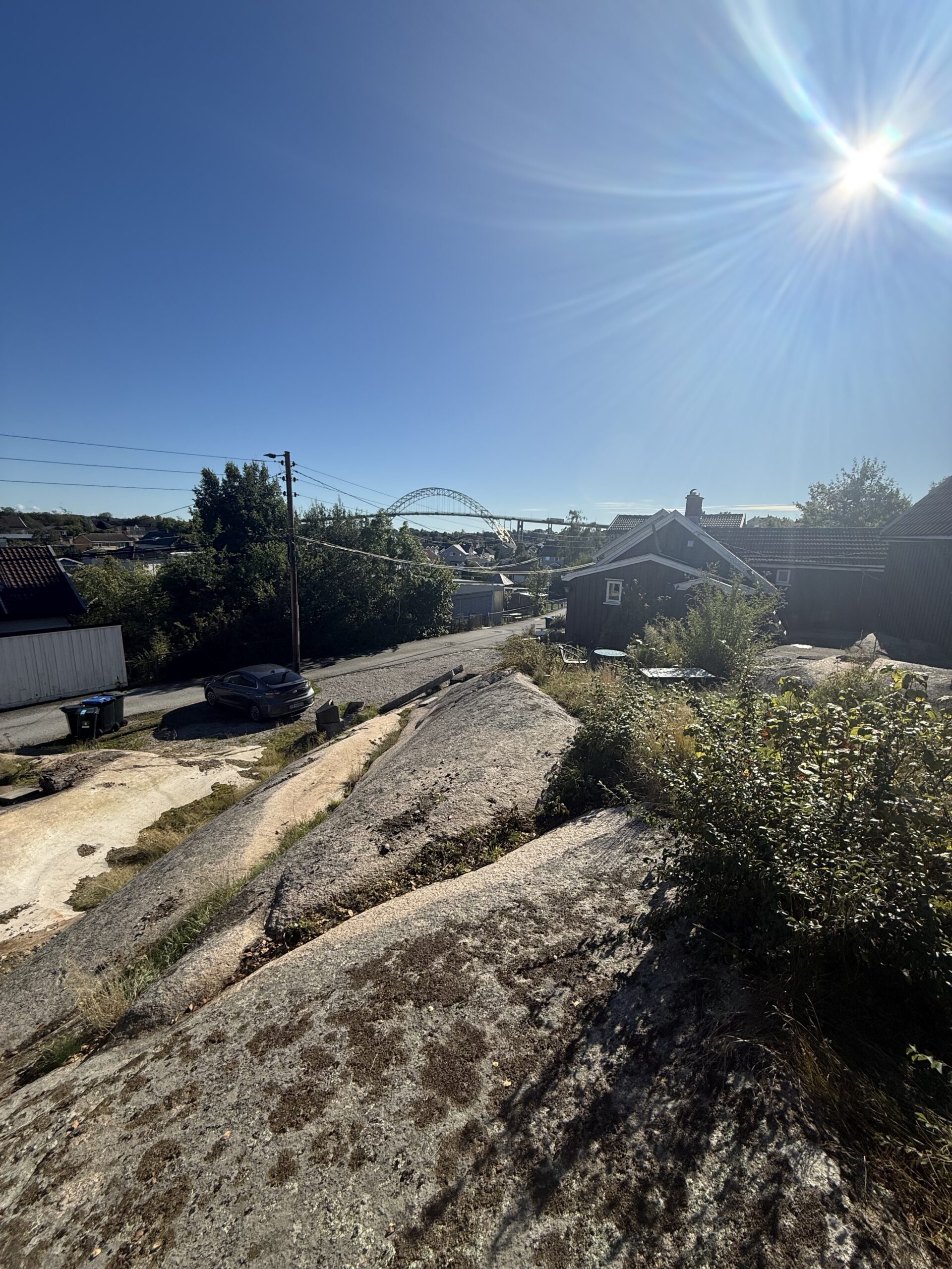 Tomt med sentral beliggenhet og gode utviklingsmuligheter – bilde 1