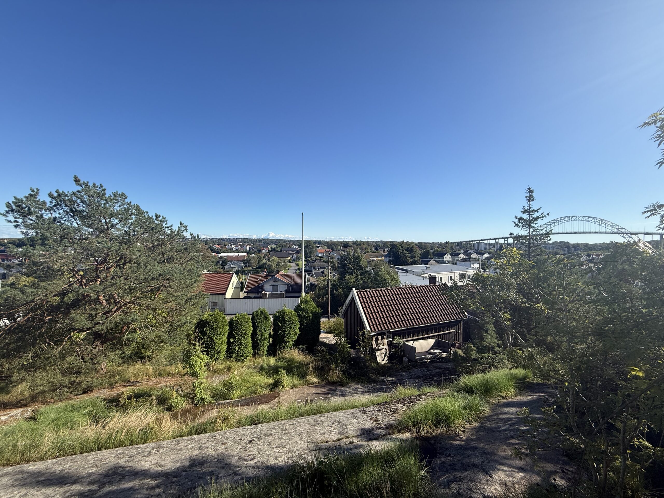 Tomt med sentral beliggenhet og gode utviklingsmuligheter – bilde 6