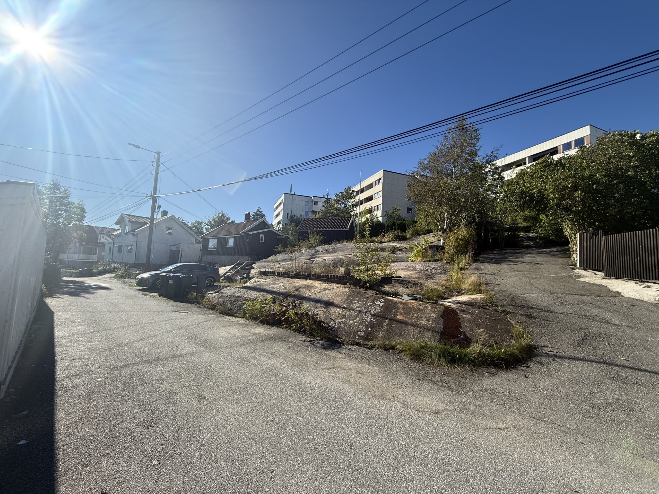 Tomt med sentral beliggenhet og gode utviklingsmuligheter – bilde 9