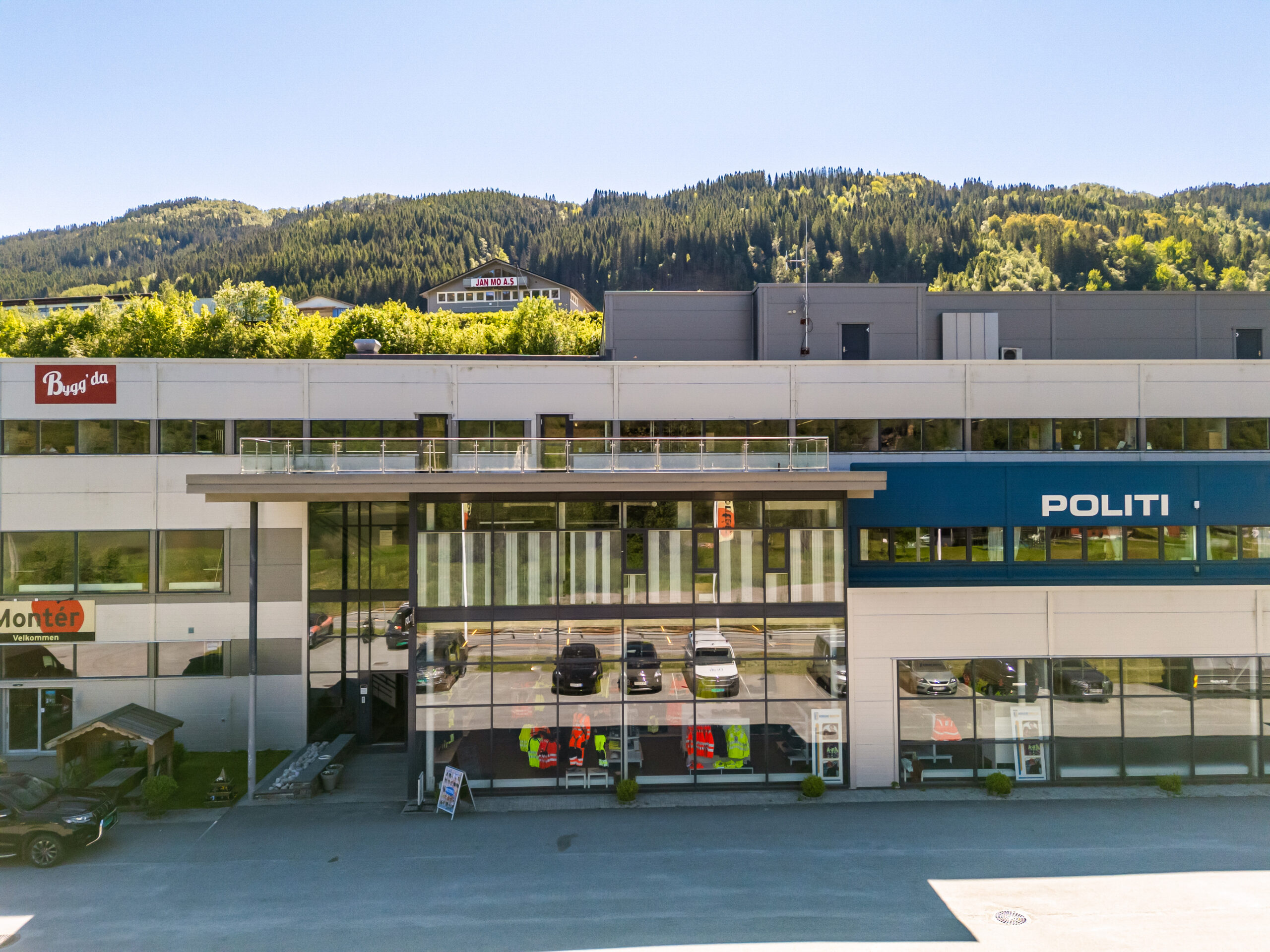 Norheimsund - Moderne kombinasjonsbygg med god eksponering. Utleid til bl.a. Politiet, Domstol, Montér m.m. – bilde 4