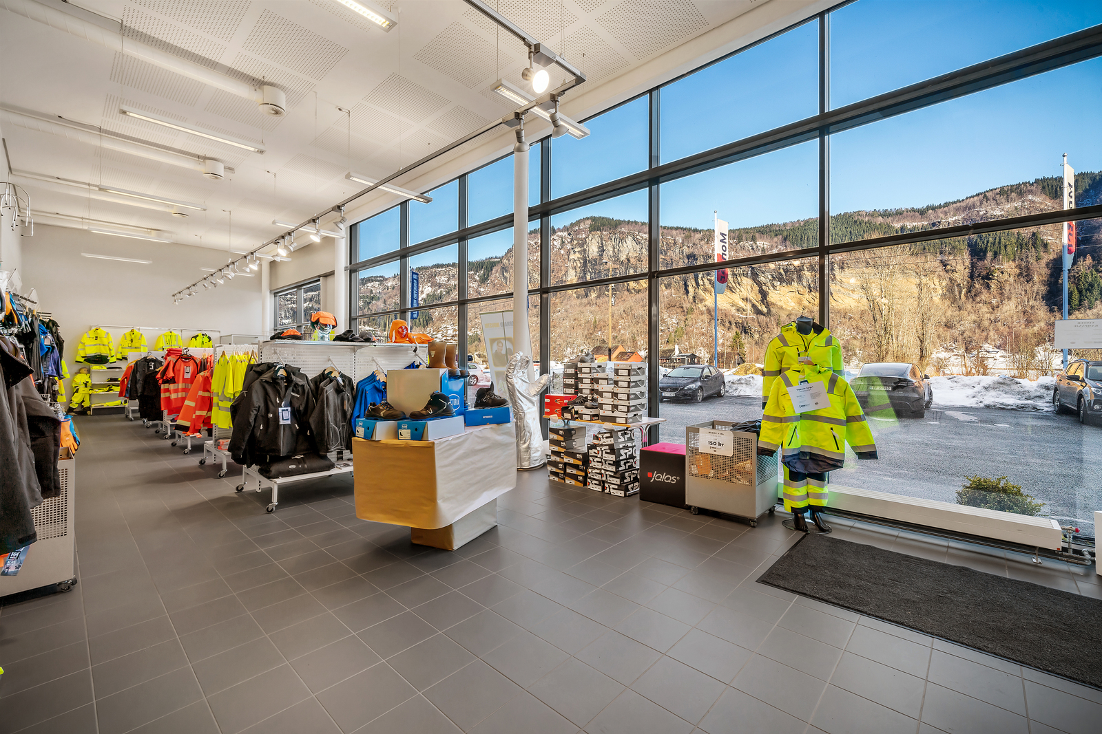 Norheimsund - Moderne kombinasjonsbygg med god eksponering. Utleid til bl.a. Politiet, Domstol, Montér m.m. – bilde 6