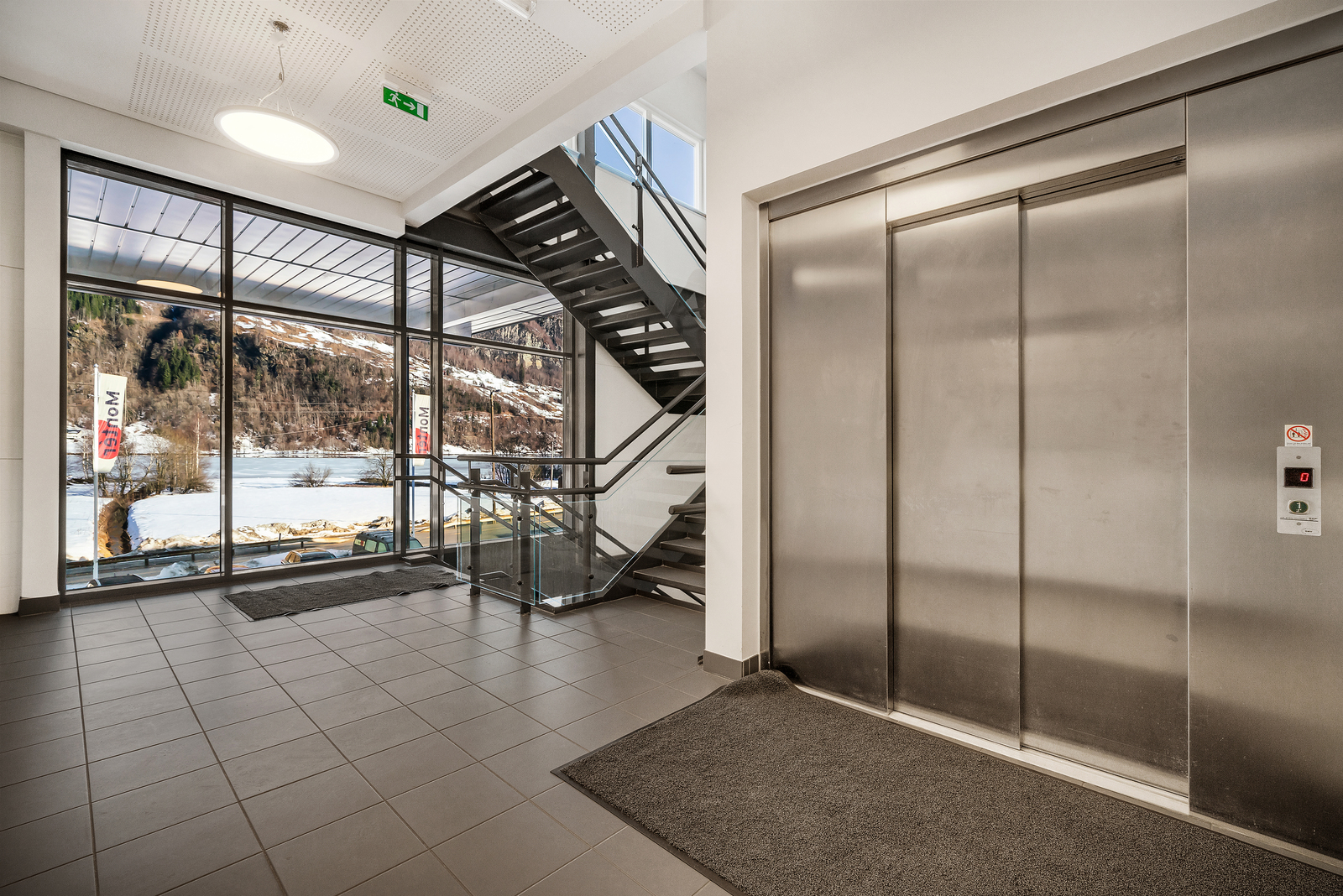 Norheimsund - Moderne kombinasjonsbygg med god eksponering. Utleid til bl.a. Politiet, Domstol, Montér m.m. – bilde 12