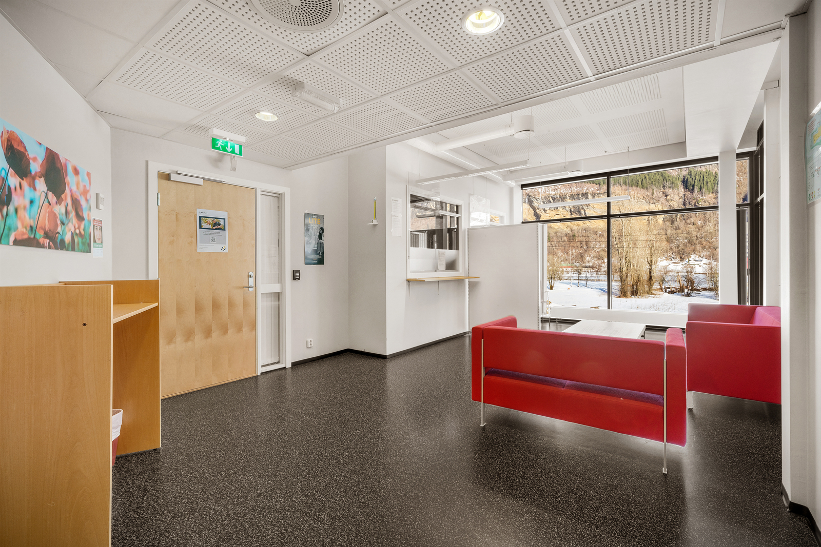 Norheimsund - Moderne kombinasjonsbygg med god eksponering. Utleid til bl.a. Politiet, Domstol, Montér m.m. – bilde 16