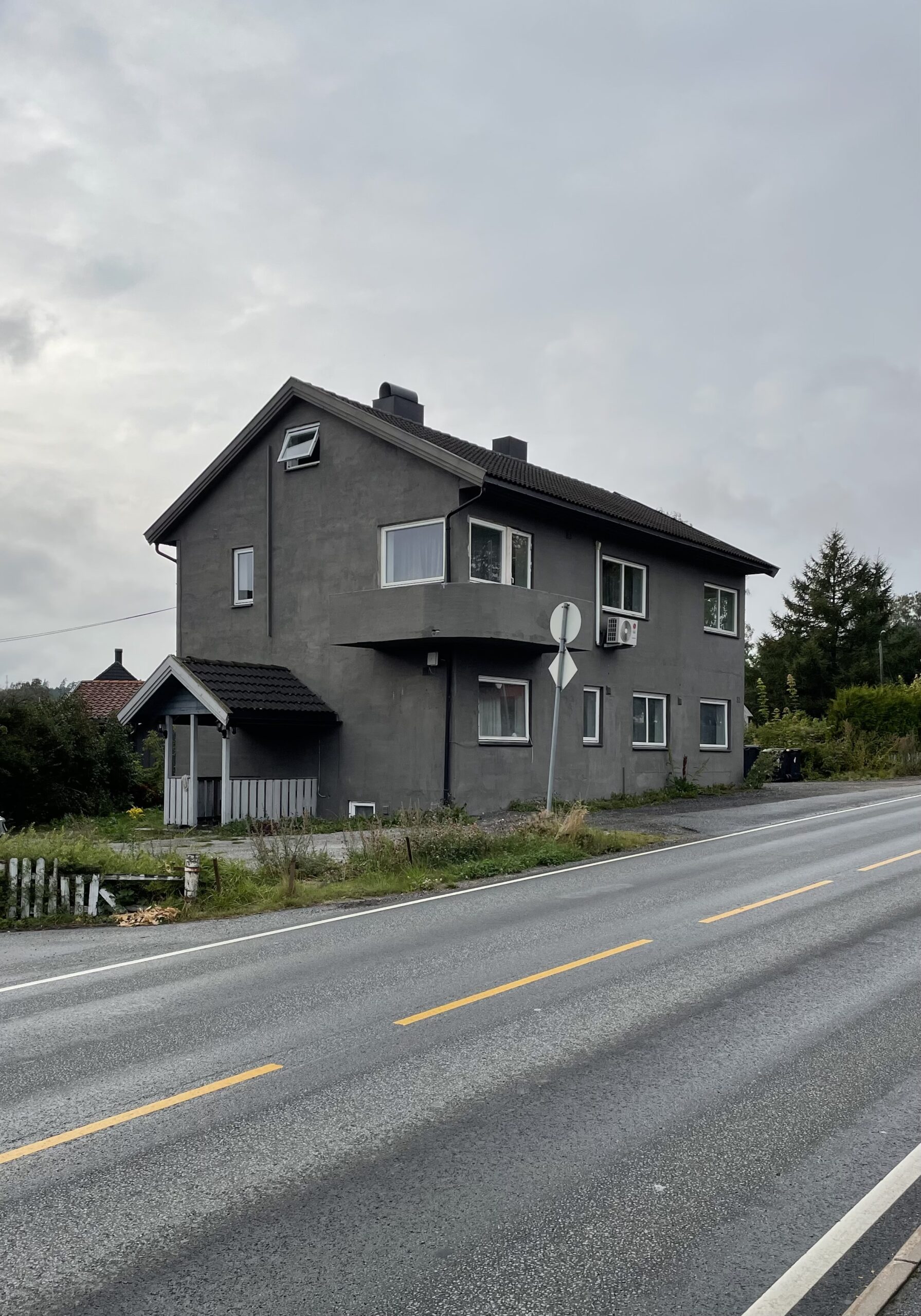 7 leiligheter selges, 876k leie/pr år. Takst 12.4m – bilde 3