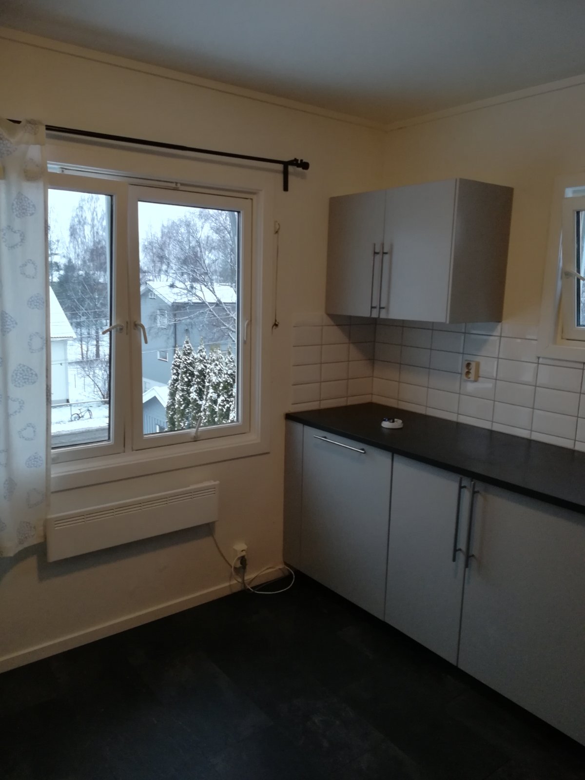 Hel tomannsbolig med innredet kjeller og loft, tomt på 900m2 på Høybråten i Oslo – bilde 8