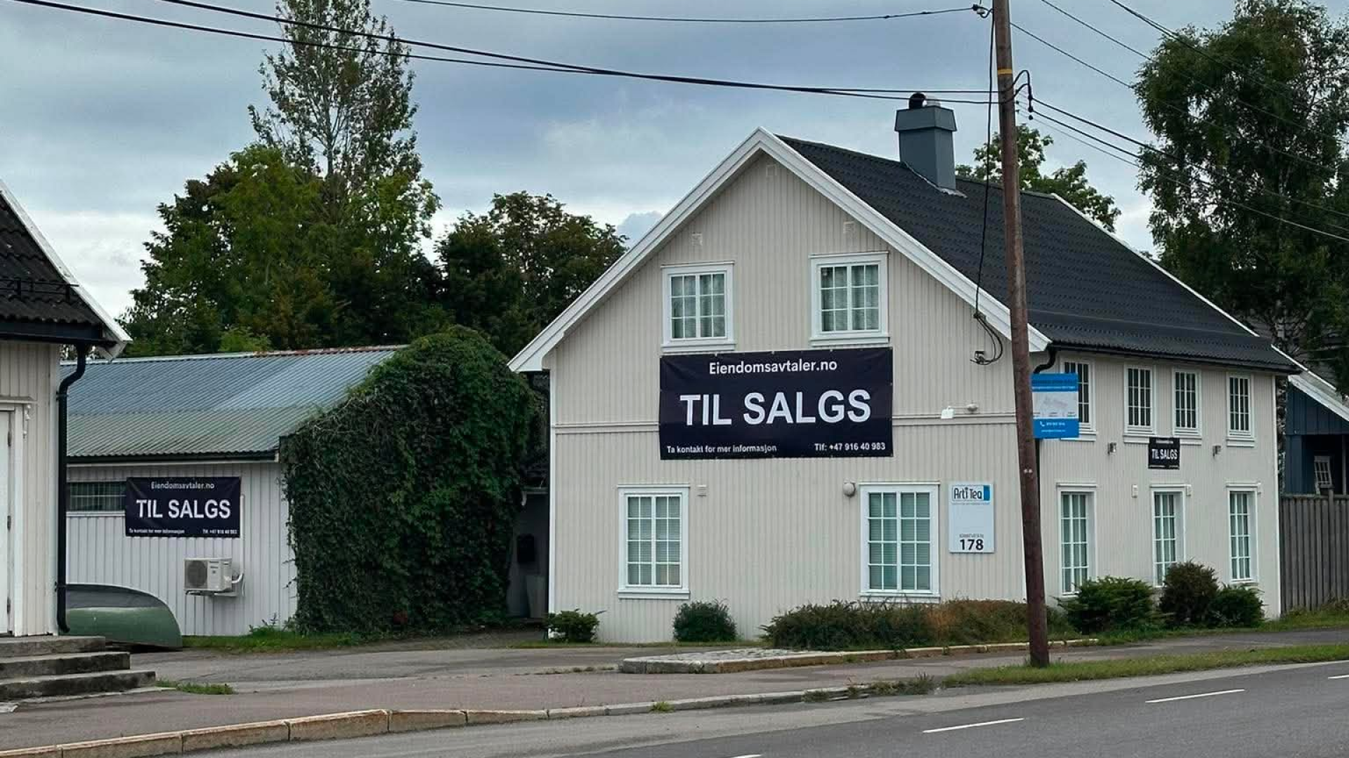 Kontorbygg med eget lagerbygg selges - Meget synlig og sentral eiendom