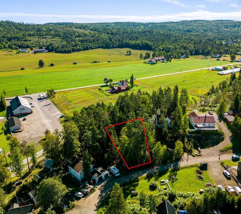 Flott boligtomt med en fantastisk utsikt, beliggende i rolige omgivelser! Vann og avløp til eiendommen er etablert! – photo 3
