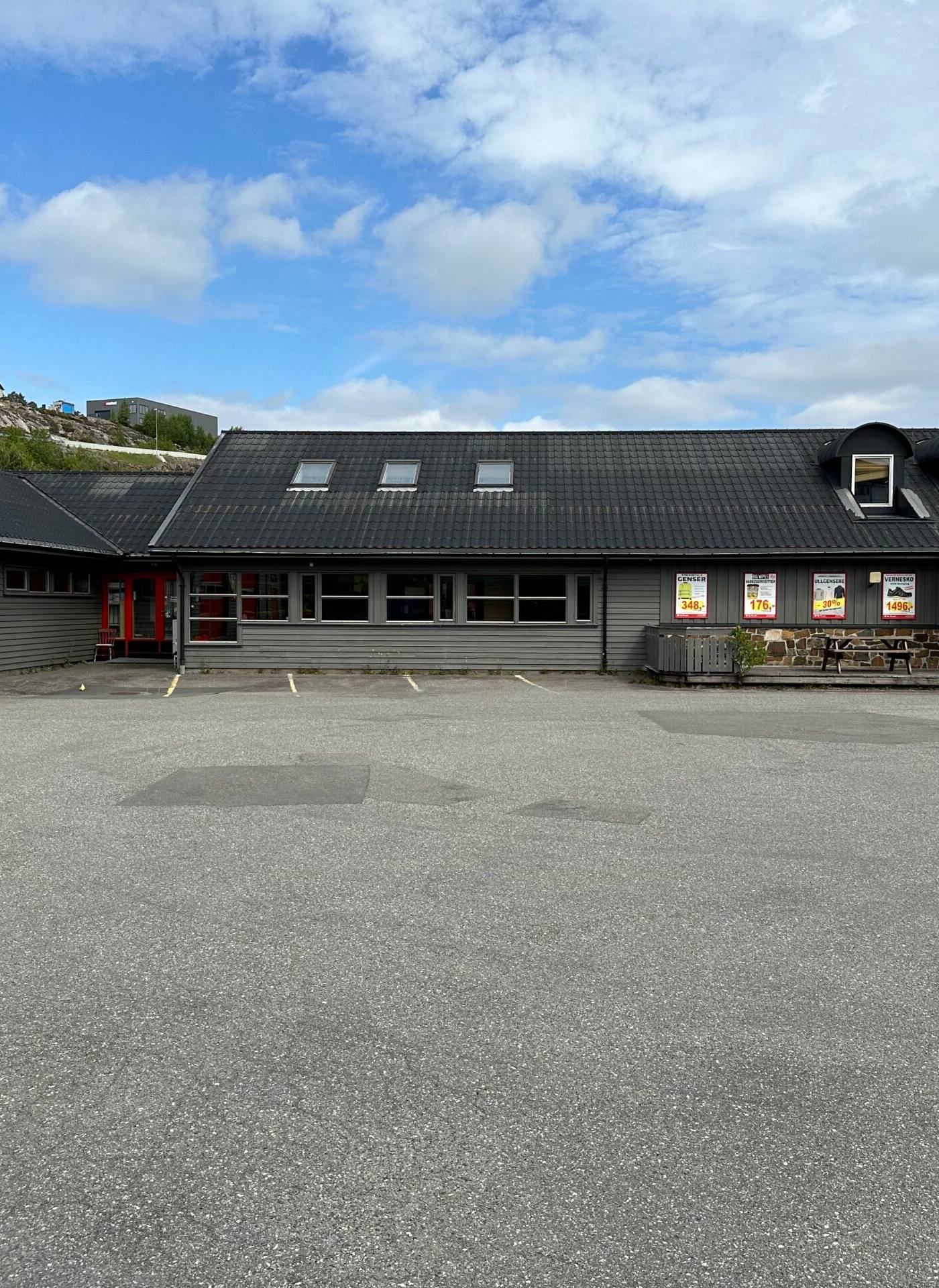 Attraktiv næringseiendom (5.943kvm) med kombinasjonsbygg, 8 utleieenheter og stort uteareal.på Trøngsla - Flekkefjord. – photo 1