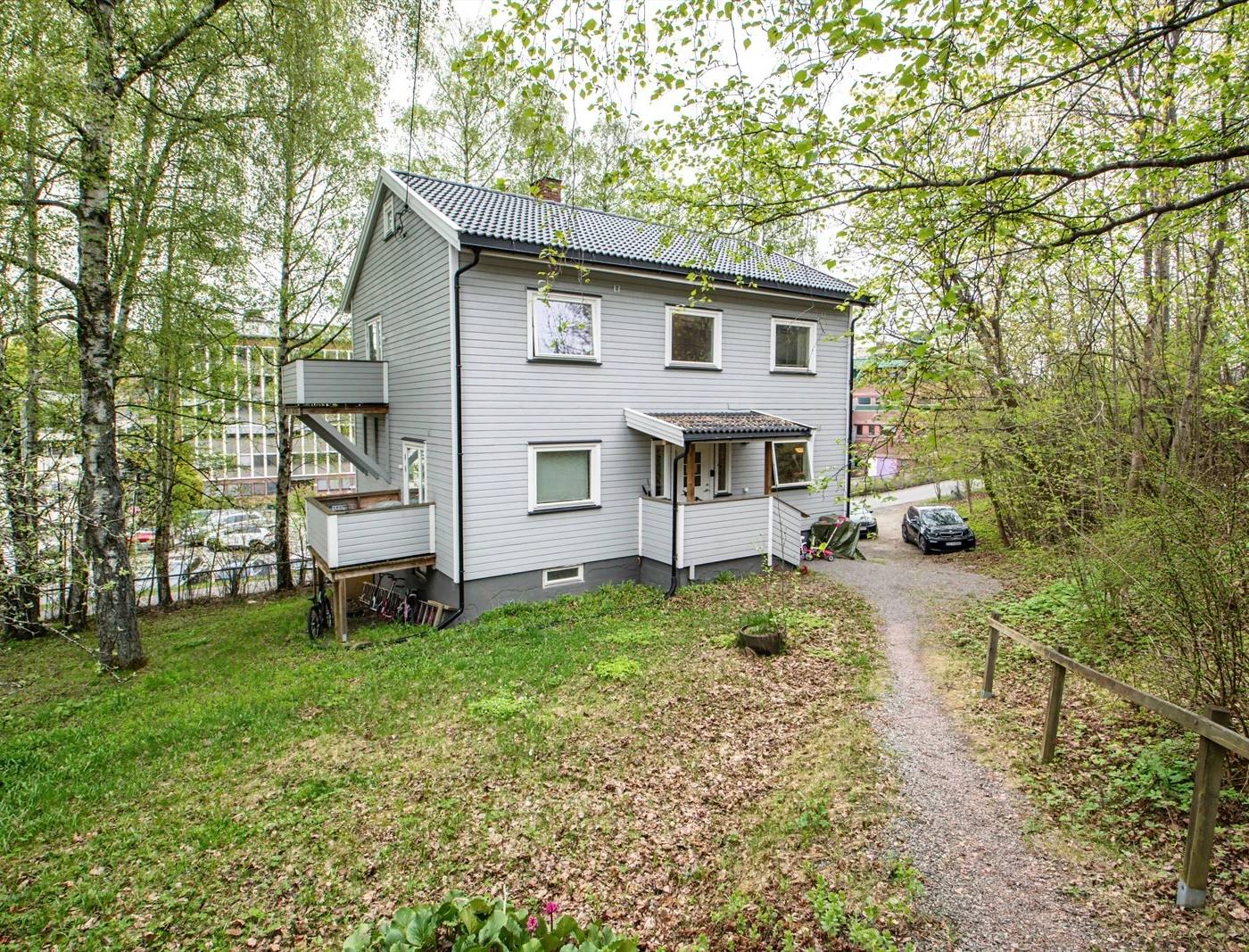 Salg av AS - Sentral, hel tomannsbolig, rehabilitert i 2018 - Tilrettelagt utleie med 4 leiligheter og hybel – photo 1