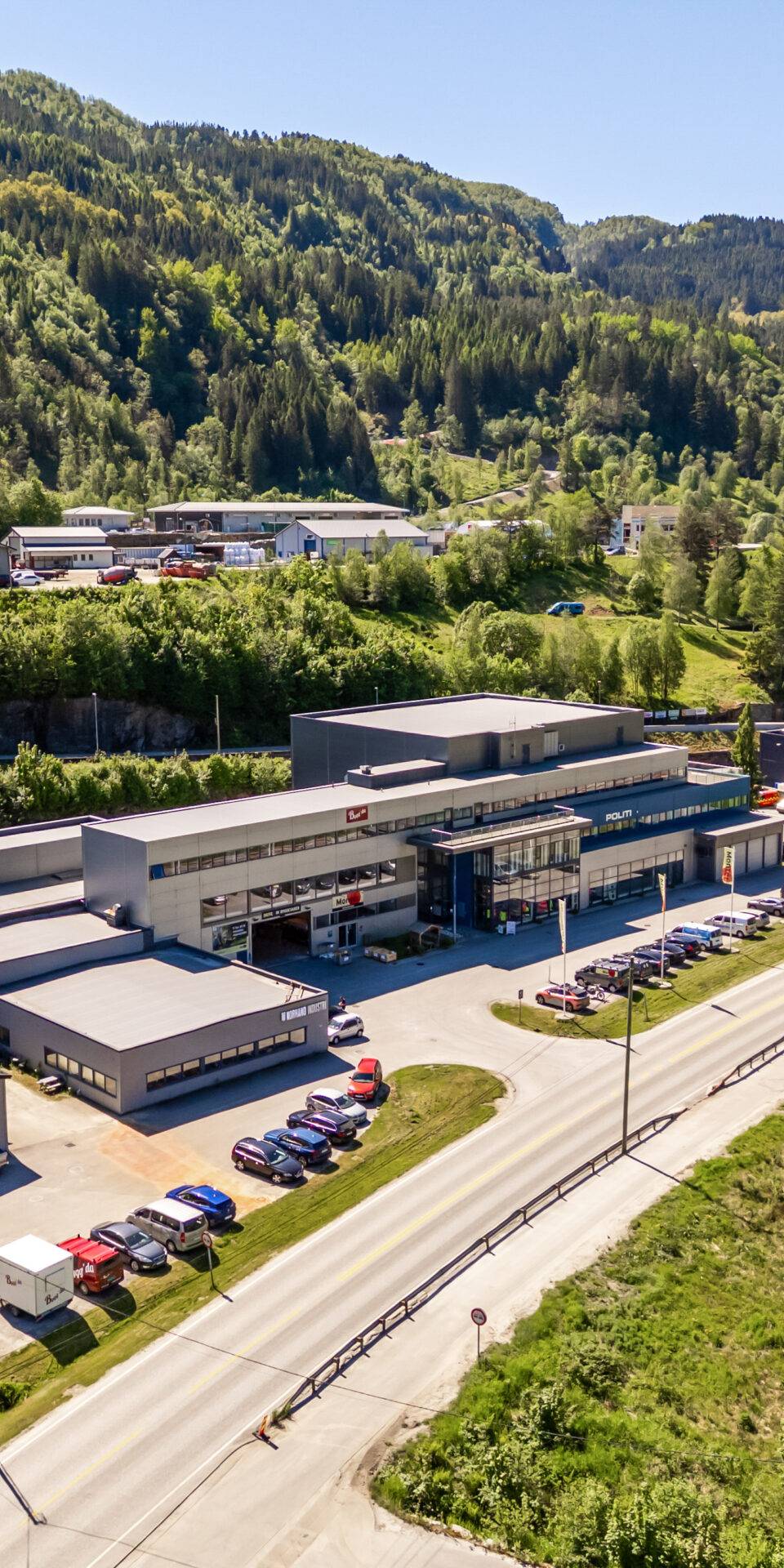 Norheimsund - Moderne kombinasjonsbygg med god eksponering. Utleid til bl.a. Politiet, Domstol, Montér m.m. – bilde 3