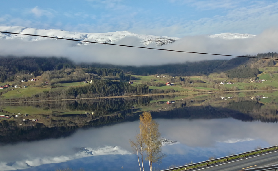 Tomt på Bulken, Voss med Instagramisk utsikt mot fjell og vann – bilde 3
